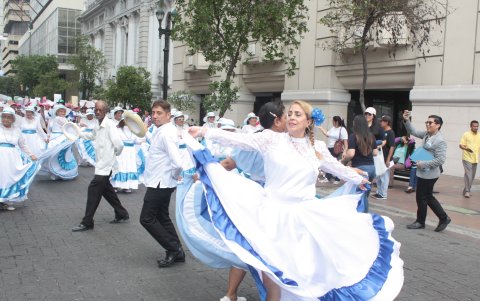 La organización recibió apoyo de otras entidades como la Fundación Santiago de Guayaquil, la Alcaldía y la Universidad Católica de Santiago de Guayaquil.