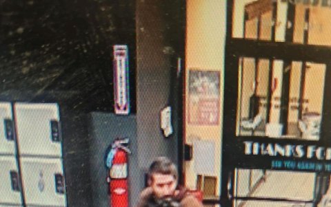 Fotografía cedida por la oficina del Alguacil del Condado Androscoggin que muestra al hombre sospechoso de perpetrar el ataque en Lewiston, Maine