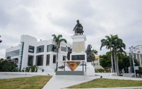 La plaza Olmedo ubicada en el malecón 2000 también fue abierta al público.