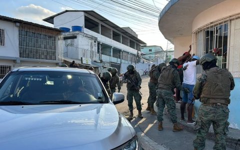 Control. Esmeraldas se militarizó debido a los ataques incendiarios a vehículos.