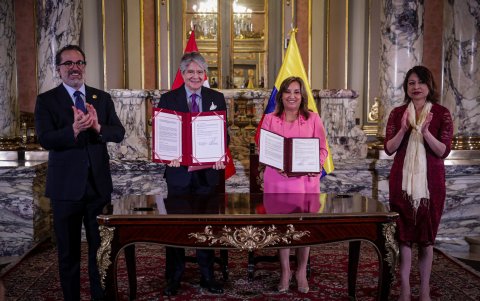 Los mandatario firmaron las Notas Revérsales sobre la aplicación del Plan Binacional.