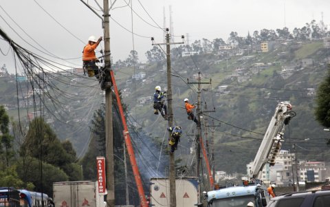 El cambio de un poste puede durar entre una y cuatro horas.