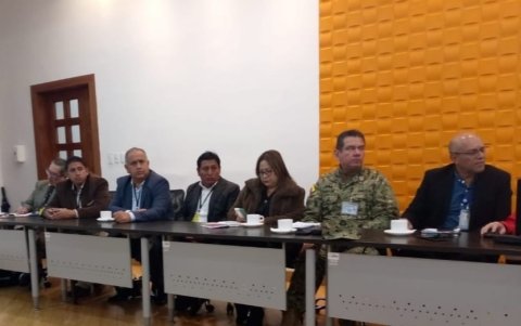 Quito.- La reunión de los transportistas pesado de Ecuador en el Ministerio de Defensa.