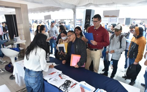 Pese a la oferta, la generación de empleo es una de las deudas del gobierno saliente que Noboa asegura va a  solucionar generando inversión y fomentando capacitaciones.