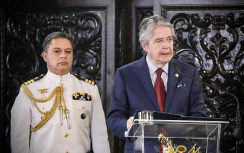 Casi a la par que se anunciaba en el país el inicio de los apagones, el presidente Guillermo Lasso participaba en un acto conmemorativo en Perú.