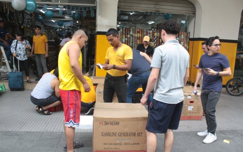 Las ferreterías se llenaron de compradores de generadores eléctricos.
