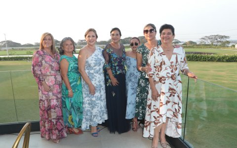 Lorena García, Elsie González, Jacqueline Jiménez, Josefina de Andrade, Teresa García, Johana Unda y Monse Carrillo.
