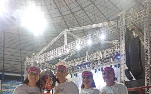 Lucía Gonzabay (cumpleañera, centro) junto a sus amigas Emily Cobos, Ginger y Tamara Goya.