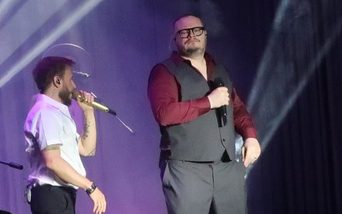 Noel y Leonel cantaron los sencillos de su disco 'Frecuencia'.