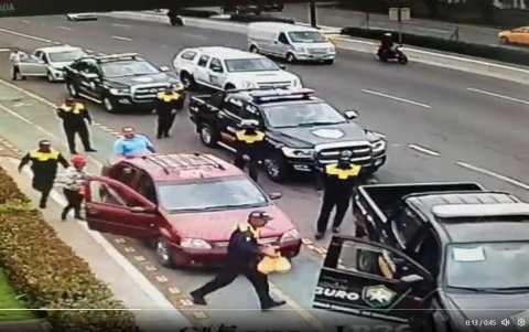 Secuencia de procedimiento de policías metropolitanos de Samborondón