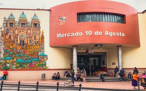Uno de los mercados más auténticos de toda la ciudad de Cuenca es el Mercado 10 de Agosto.