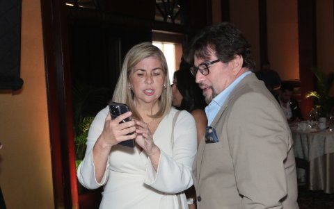 Ronda Cevallos y Carlos Vera.