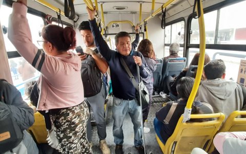 Barrera. Las personas ciegas deben preguntar por las paradas ante la falta de información.