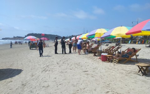 Empresarios y turistas exigen control permanente. No solo por el feriado. Hoy se ve a uno que otro policía pero en apenas unos cuantos y repetidos puntos.