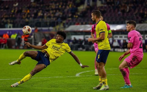 Rodriguez estuvo en cancha 35 minutos en la victoria 2-1 sobre el Cercle Brugge de su compatriota Alan Minda.