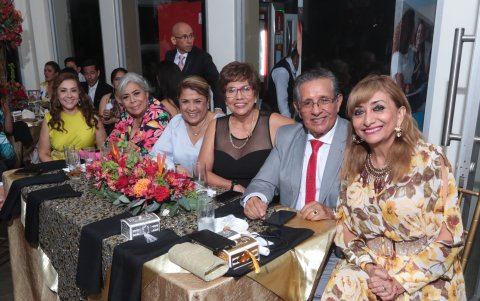 Emilia de Boschetti, Ivonne de González, Elsy Salvatierra, Patricia Campos, Ramón Zambrano  y Fátima Constante.