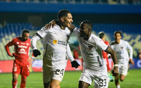 Paolo Guerrero y Leonel Quiñónez forman parte del equipo ideal de la Copa Sudamericana.