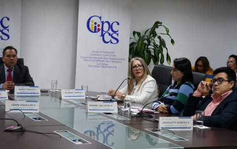 Los comisionados denunciaron amenazas, presiones y seguimientos en la etapa final del concurso.