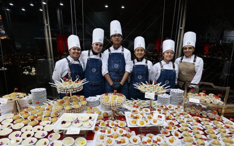Los dulces estuvieron a cargo de los alumnos de la Universidad UTE, bajo supervisión del chef Osman Bahadır.