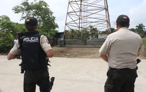La policía acordó el sitio para hacer un barrido y encontrar indicios para las investigaciones.