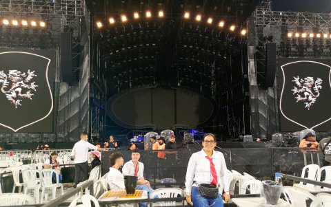 Jessenia Yzquierdo frente al escenario del Soy Rebelde Tour en su primera fecha en Medellín.