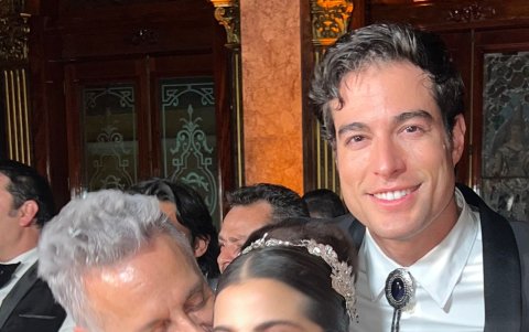 La pareja con Danilo Carrera.