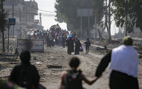 En últimos ataques contra dos colegios murieron al menos 35 personas incluidos niños.