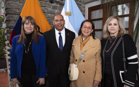 Claribel Vallecillo, Mario Suárez, Deus Navarro y Paula Miranda.