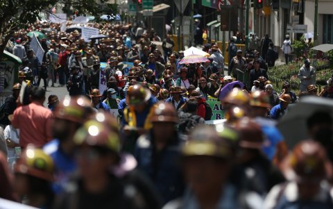 La movilización de mineros cooperativistas tuvo dos frentes, el principal que partió desde el límite de las ciudades de El Alto y La Paz).