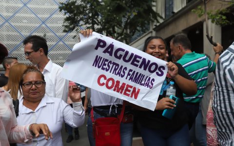 Varias personas se dieron cita para apoyar a los alcaldes asistentes, entre ellos los de Milagro y Simón Bolívar.