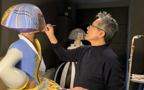 Artista ecuatoriano Miguel Betancourt trabajando en una obra, en la ciudad de Madrid (España)