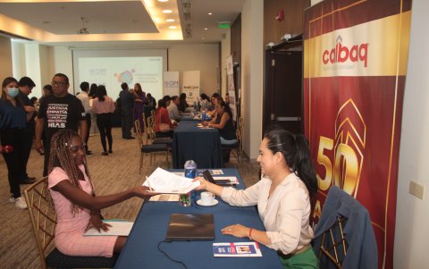 Feria.- María del Carmen Quintero, una de las jóvenes que entregó su hoja de vida con la ilusión de encontrar trabajo.
