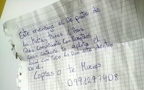 Estos escritos fueron entregados en tiendas del Guasmo Sur, donde también se amenaza al estilo 'vacuna'.