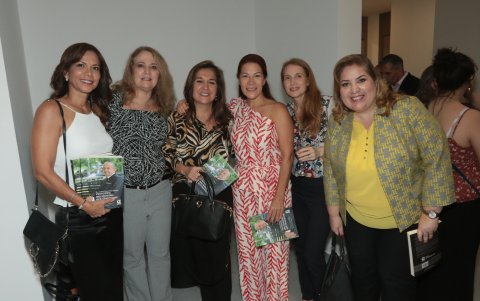 Eveline Carchi, Isabel Gómez, Cinthia Álvarez, Cecilia Feraud, Briggitte Andrade y Angie Jijón.