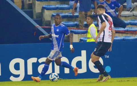 Miller Bolaños (i) tuvo varios pasos por Emelec.