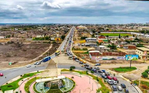 Entre el redondel de la entrada a Playas y San Antonio también se han registrado crimenes y encontrado cadáveres. Este redondel distribuye el trafico a Posorja y El Morro.