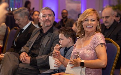 Carolina con su pareja y su hijo Benjamín.