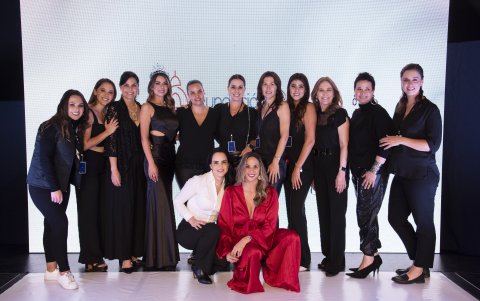 Daniela Almeida, Cristina Elizalde, María Teresa Donoso, María Esther Hernández, Sofia Arteta, Lorena Vela, Natalia Torres, Estefanía Álvarez, Ángela Restrepo, María Mercedes Lasso, Valentina Mera, Paola Vintimilla y Ana Lizette Avilés.