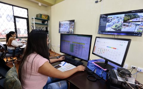 Las cámaras del ECU-911 permiten monitorear las unidades que se dirigen al Valle de los Chillos.