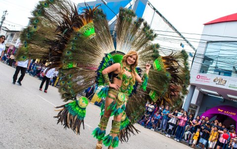 El folclor y el colorido se ponen de manifiesto en la península