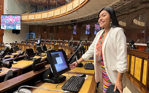 La asambleísta electa por Santo Domingo de los Tsáchilas, Amy Gende, obtuvo su registro dactilar este 10 de noviembre tras presentar los documentos.