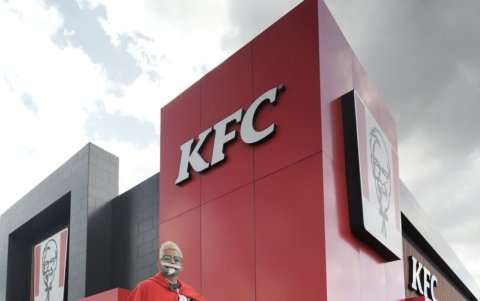 El Coronel Sanders también llegó a caballo.