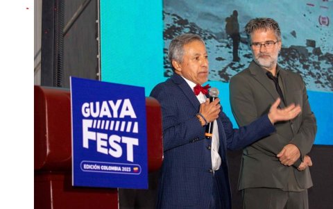 El director con Iván Vallejo.