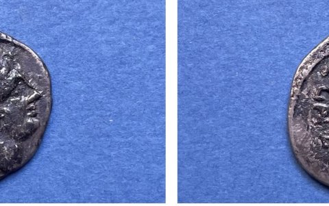 Dos de las 3.000 monedas, que junto a decenas de piedras preciosas, así como esculturas o mosaicos, han sido recuperadas en el yacimiento de la vieja ciudad romana de Claterna (norte de Italia)