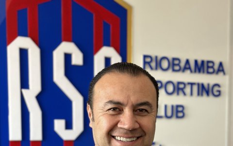 Napoleón Cadena, presidente de Leones de Riobamba, campeón de la Liga BásquetPro.