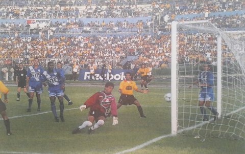 Los partidos entre Barcelona y Emelec siempre son cruciales.