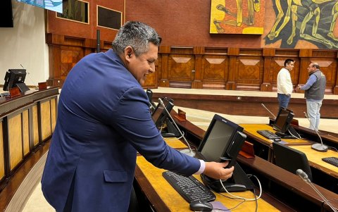 Los legisladores deben esta semana completar, hasta el jueves, la entrega de los documentos que los habilita.