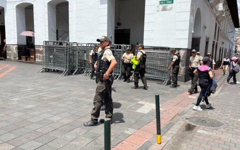 Tras el evento, la policía retiró las vallas que colocó para evitar incidentes con los simpatizantes de las agrupaciones políticas.