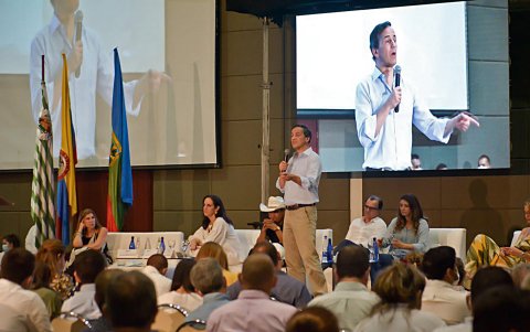 Nieto fue asesor y director de procesos de reestructuración policial en países de América Latina para Naciones Unidas y el Banco Mundial.