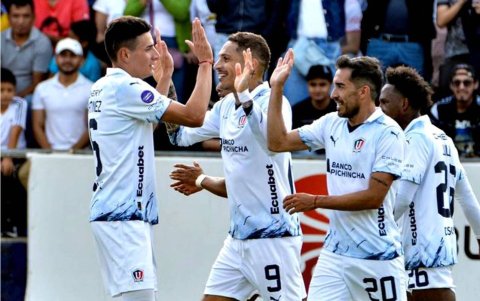 Paolo Guerrero (c) se ha convertido en el grito de gol de Liga de Quito.